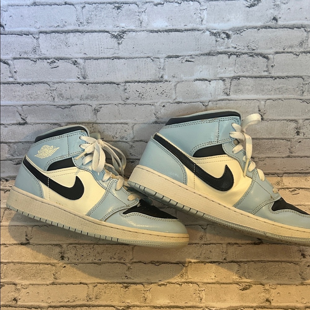 Nike Air Jordan 1 Mid - Light Blue, White & Black